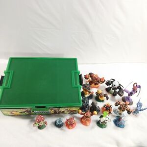 Skylanders Lot of 16 Figures and Carrying Case Assorted